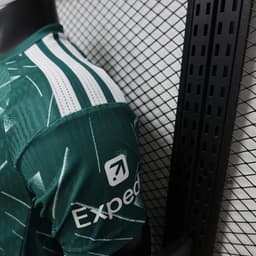 Liverpool Goalkeeper Jersey — photo 4