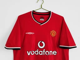 Manchester United Retro Shirt 2000/02 Home — photo 4