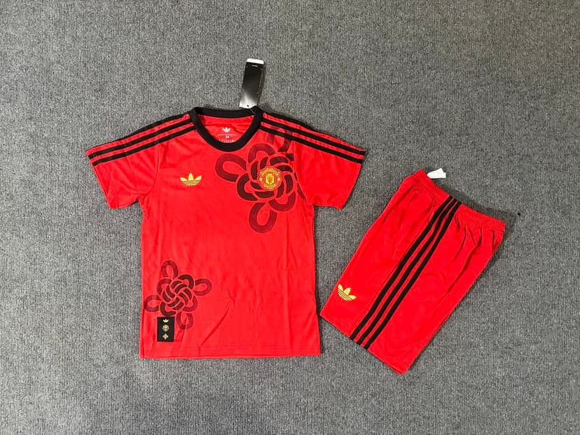 Manchester United Kit for Kids 2026/27 — photo 1