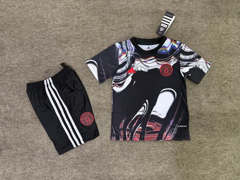 Manchester United Training Kit for Kids 2026/27 — photo 1