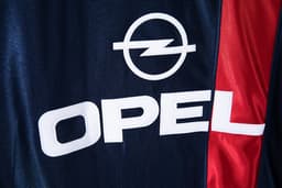 Paris Saint-Germain Retro Shirt 2001/02 Home — photo 2