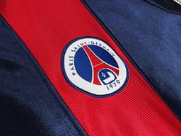 Paris Saint-Germain Retro Shirt 2001/02 Home Long Sleeve — photo 2