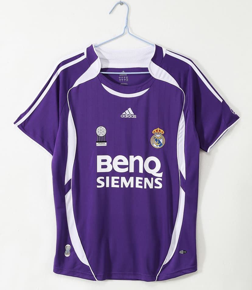 Real Madrid Retro Shirt 2006/07 — photo 1