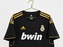 Real Madrid Retro Shirt 2011/12 Away — photo 3