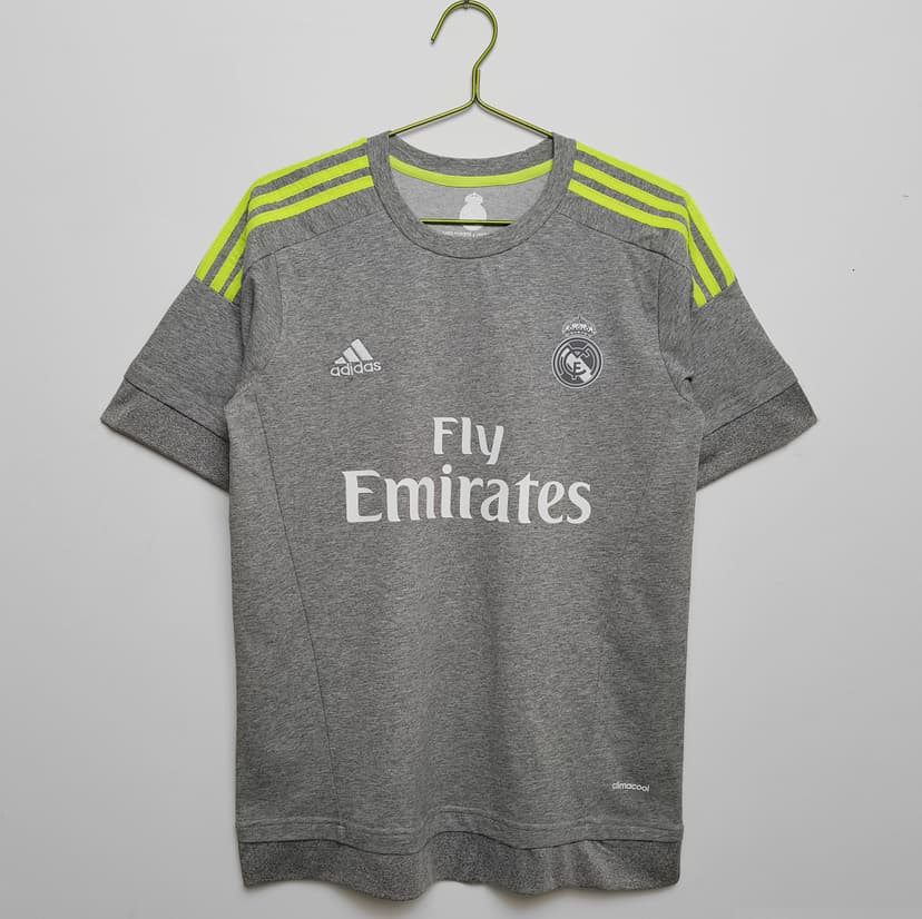 Real Madrid Retro Shirt 2015/16 Away — photo 1