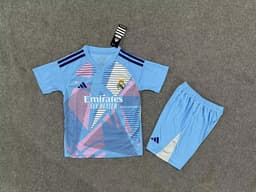 Real Madrid Goalkeeper Kit for Kids 2024/25 — photo 1