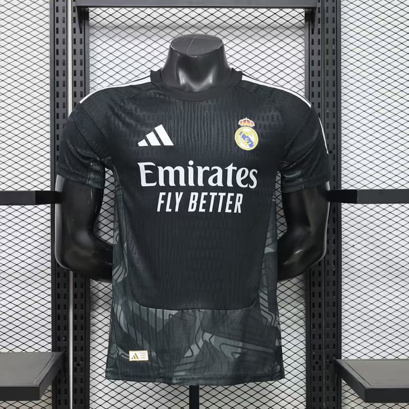 Real Madrid Goalkeeper Jersey 2026/27 — photo 1