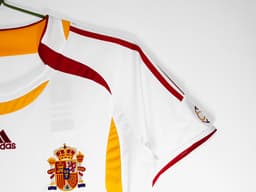 Spain Retro Shirt 2006 Away — photo 4