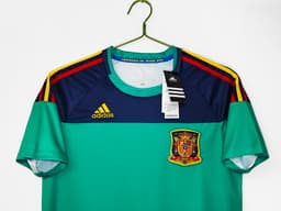 Spain Retro Shirt 2010 Goalkeeper — photo 2