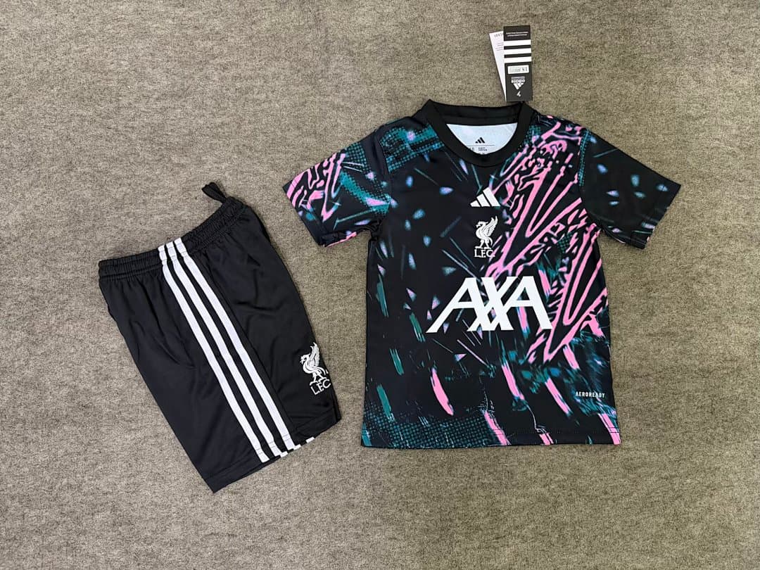 Liverpool Training Kit for Kids 2026/27 — photo 1