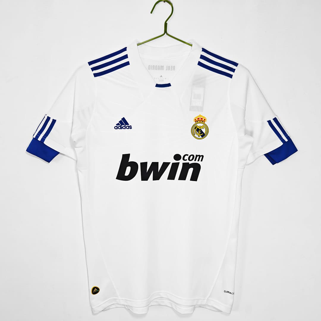 Real Madrid Retro Shirt 2010/11 Home — photo 1