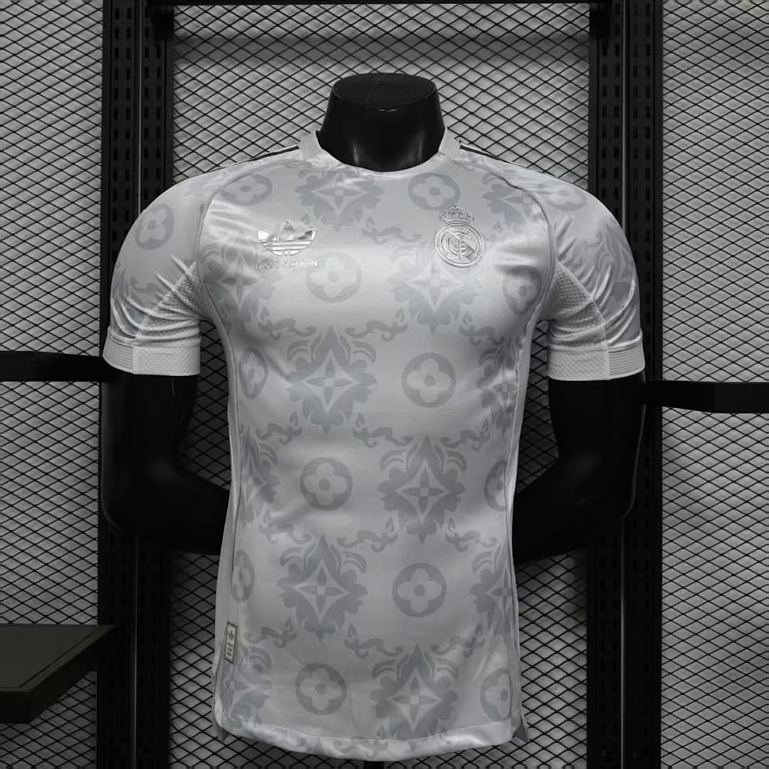 Real Madrid Jersey — photo 1