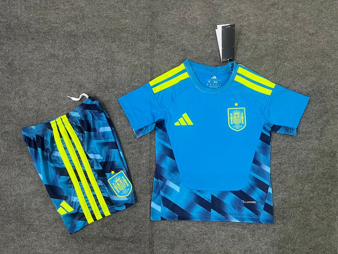 Spain Goalkeeper Kit for Kids 2026 — photo 1