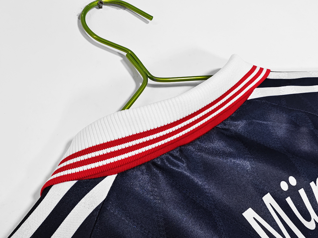 Bayern Munich Retro Shirt 1997/99 Home Long Sleeve — photo 3