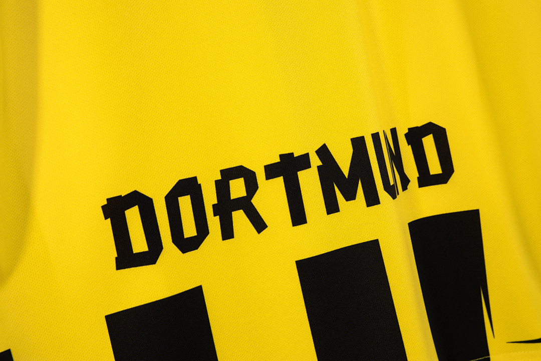 Borussia Dortmund Retro Shirt 2012/13 Home — photo 3