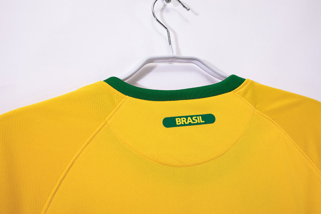 Brazil Retro Shirt 2010 Home — photo 2