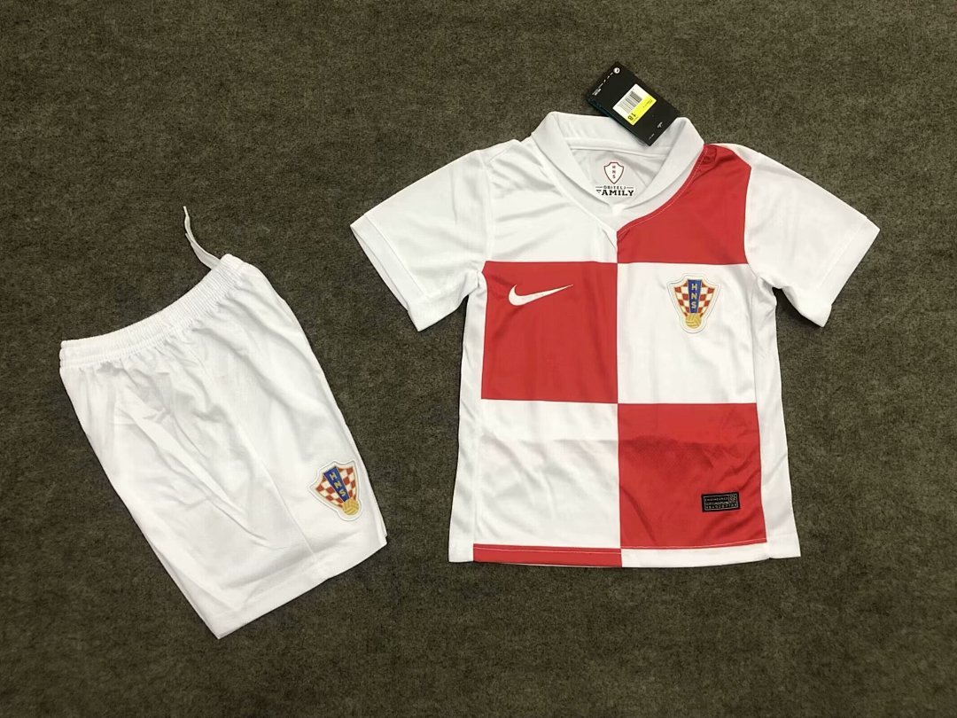 Croatia Home Kit for Kids 2024/25 — photo 1