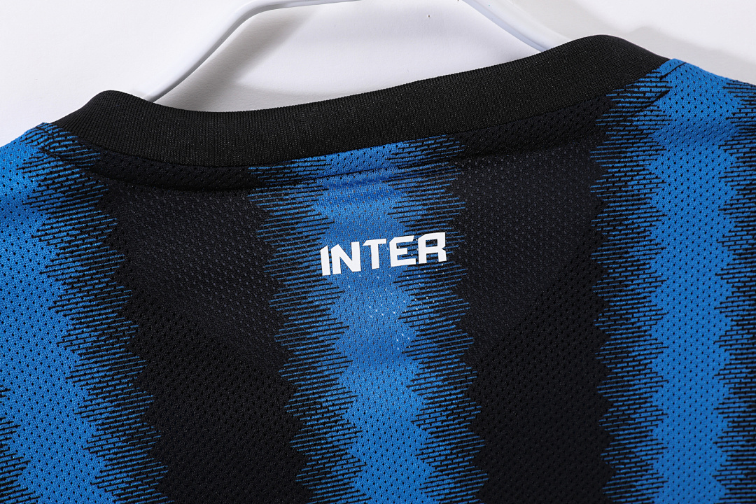 Inter Milan Retro Shirt 2010/11 Home — photo 2