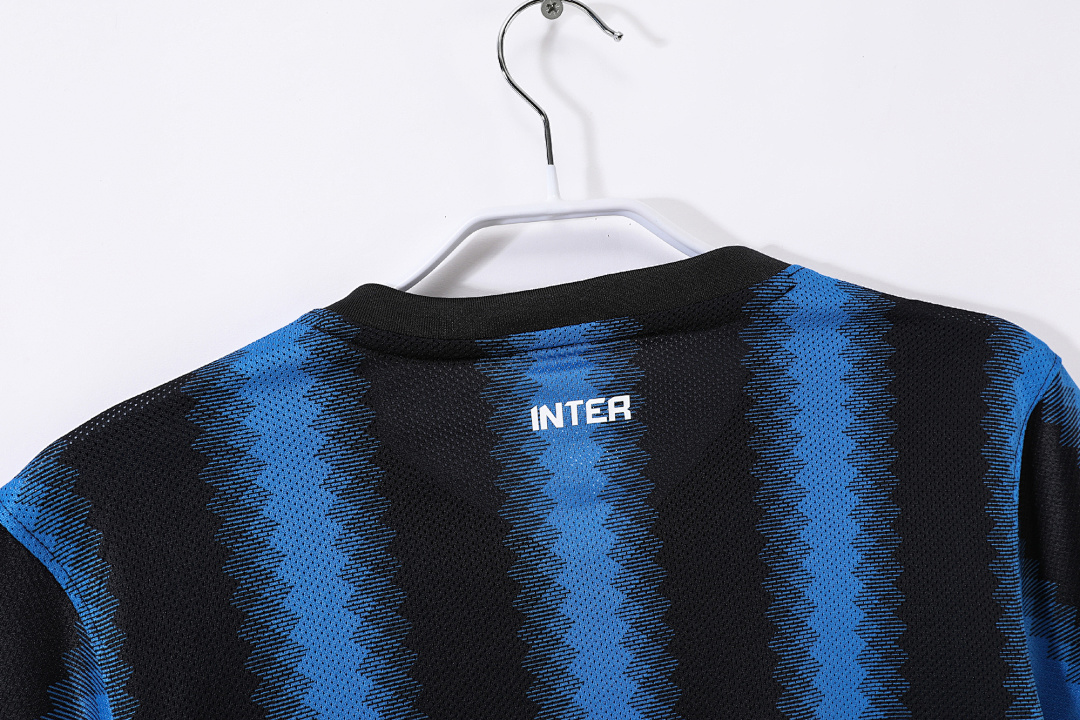 Inter Milan Retro Shirt 2010/11 Home — photo 3