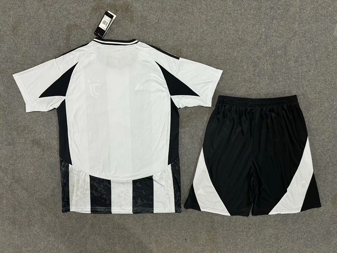 Juventus Home Kit for Adult 2024/25 — photo 2
