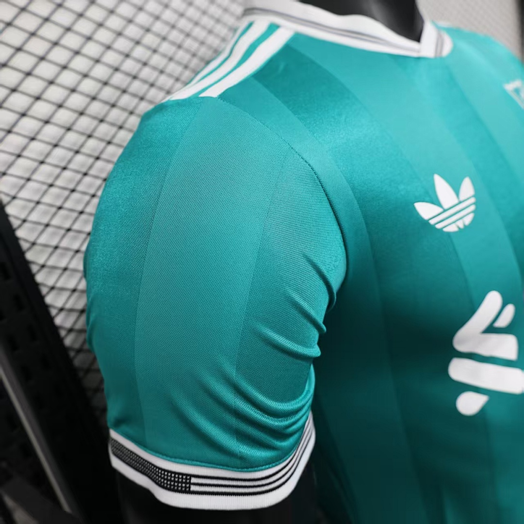 Liverpool Away Jersey 2025/26 — photo 4
