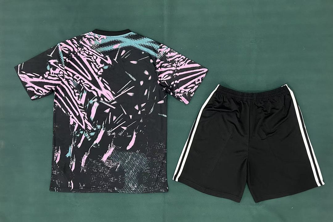 Liverpool Training Kit for Adult 2026/27 — photo 2