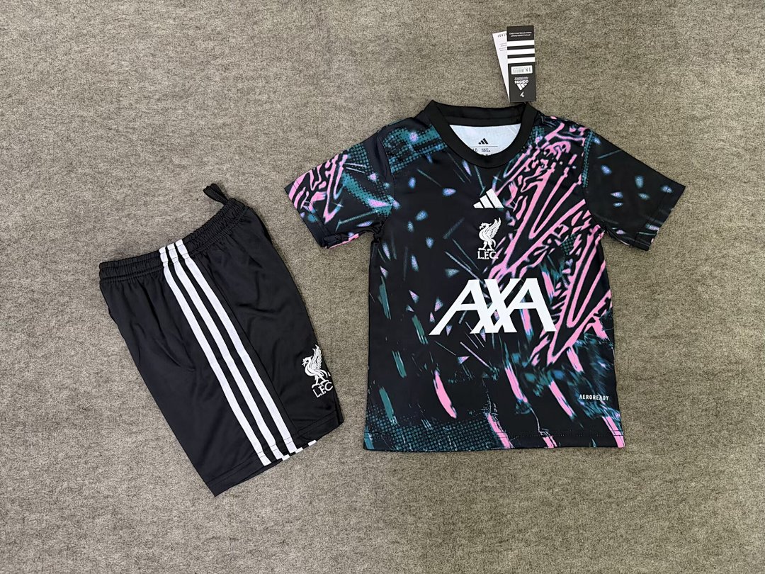 Liverpool Training Kit for Kids 2026/27 — photo 1
