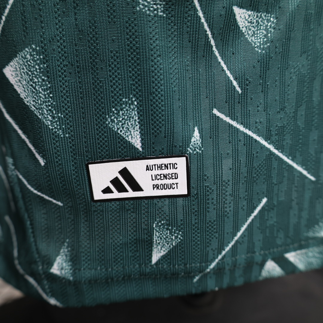 Liverpool Goalkeeper Jersey — photo 3