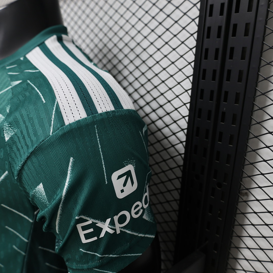 Liverpool Goalkeeper Jersey — photo 4
