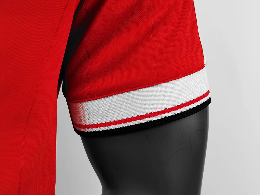 Manchester United Retro Shirt 1984 Home — photo 3