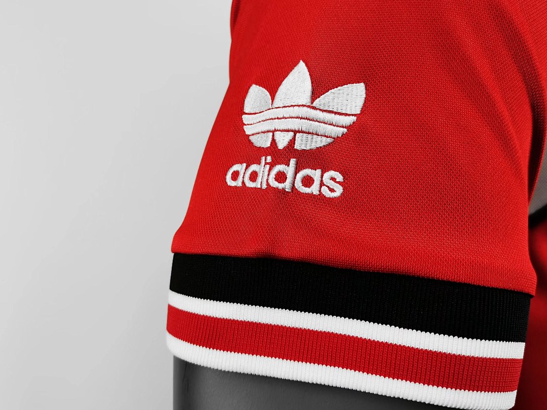 Manchester United Retro Shirt 1985 Home — photo 3