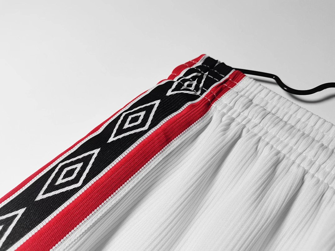 Manchester United Retro Shirt 1998 Home — photo 2