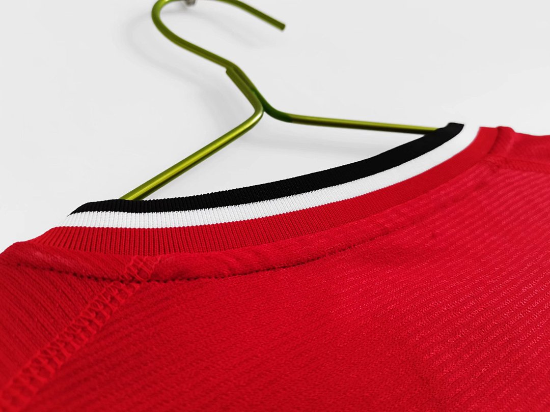 Manchester United Retro Shirt 2000/02 Home — photo 2