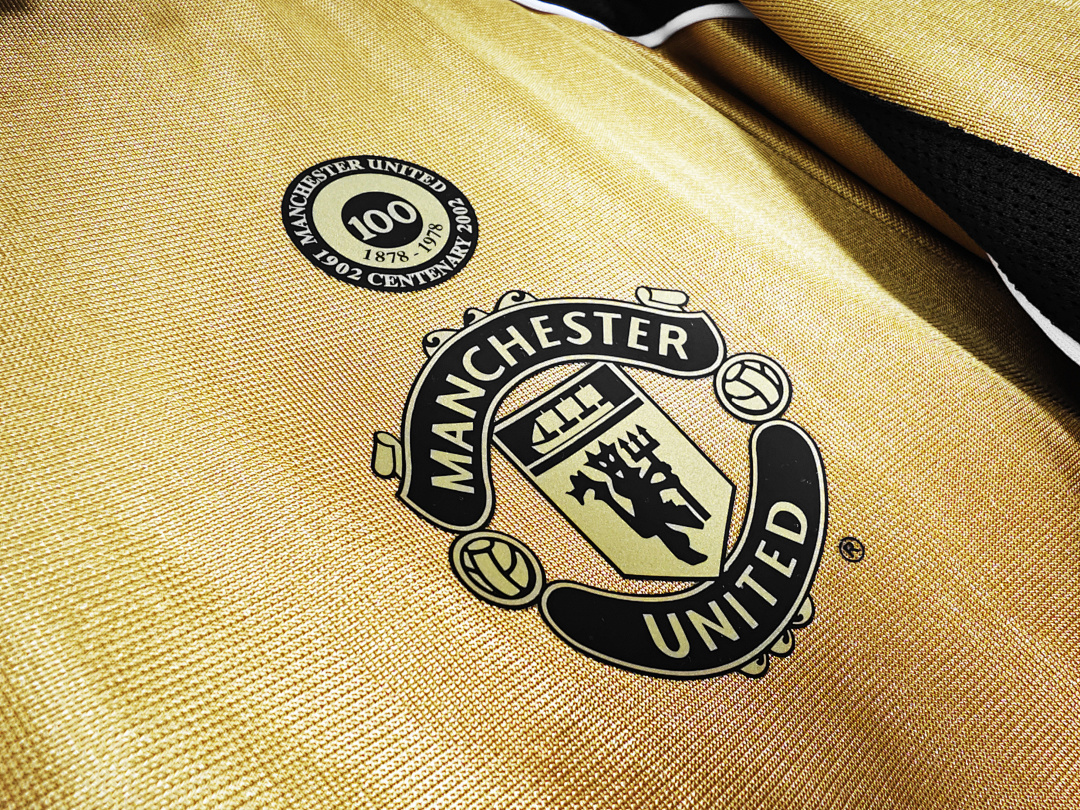 Manchester United Retro Shirt 2001/02 — photo 4