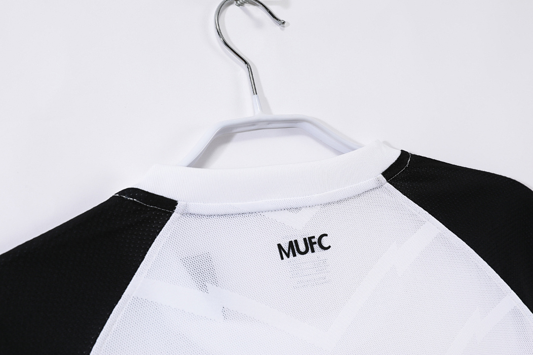 Manchester United Retro Shirt 2010/11 Away — photo 2