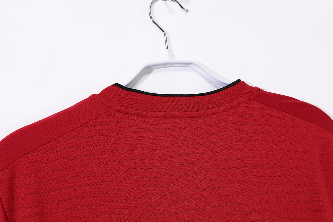 Manchester United Retro Shirt 2018/19 Home — photo 2