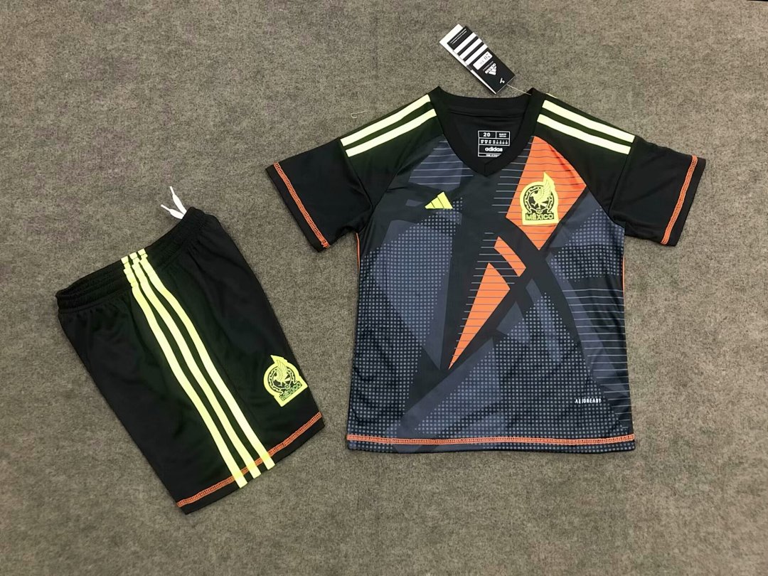 Mexico Goalkeeper Kit for Kids 2024/25 — photo 2