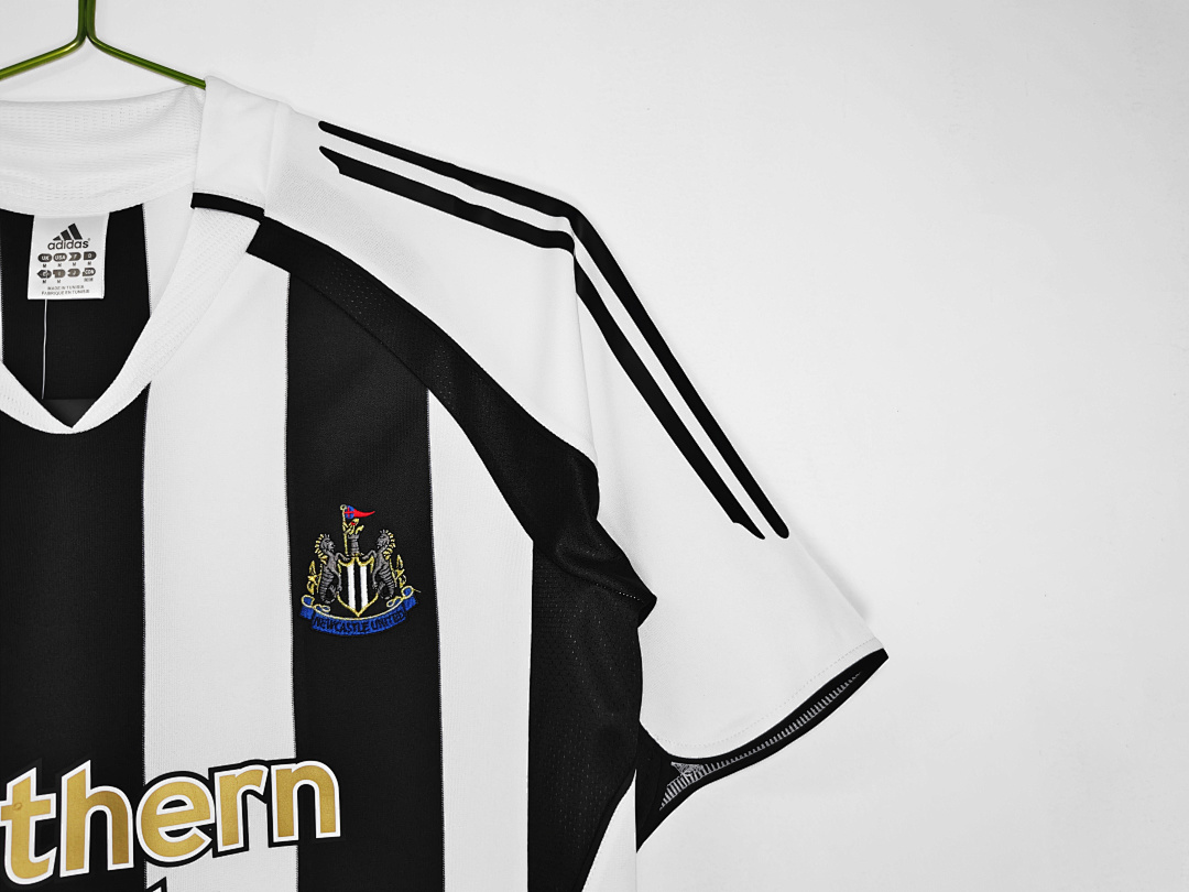 Newcastle United Retro Shirt 2005/06 Home — photo 3