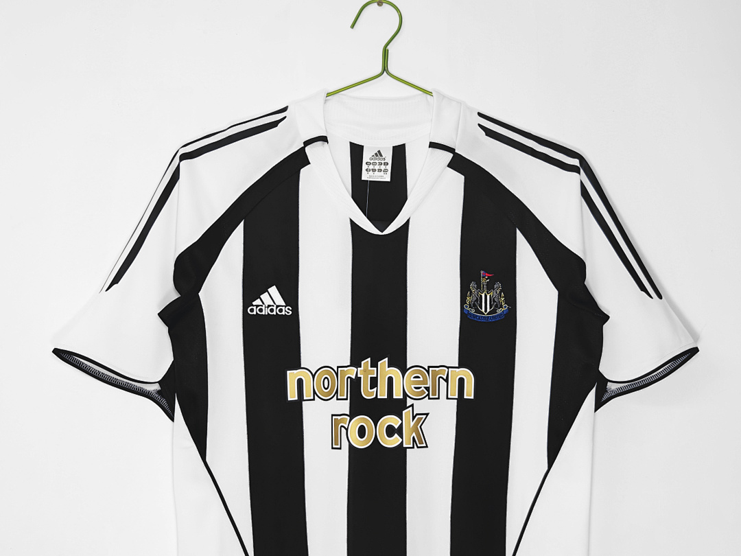 Newcastle United Retro Shirt 2005/06 Home — photo 4