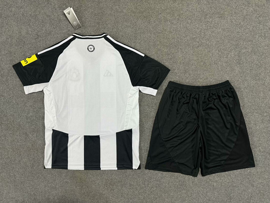 Newcastle United Home Kit for Adult 2024/25 — photo 2