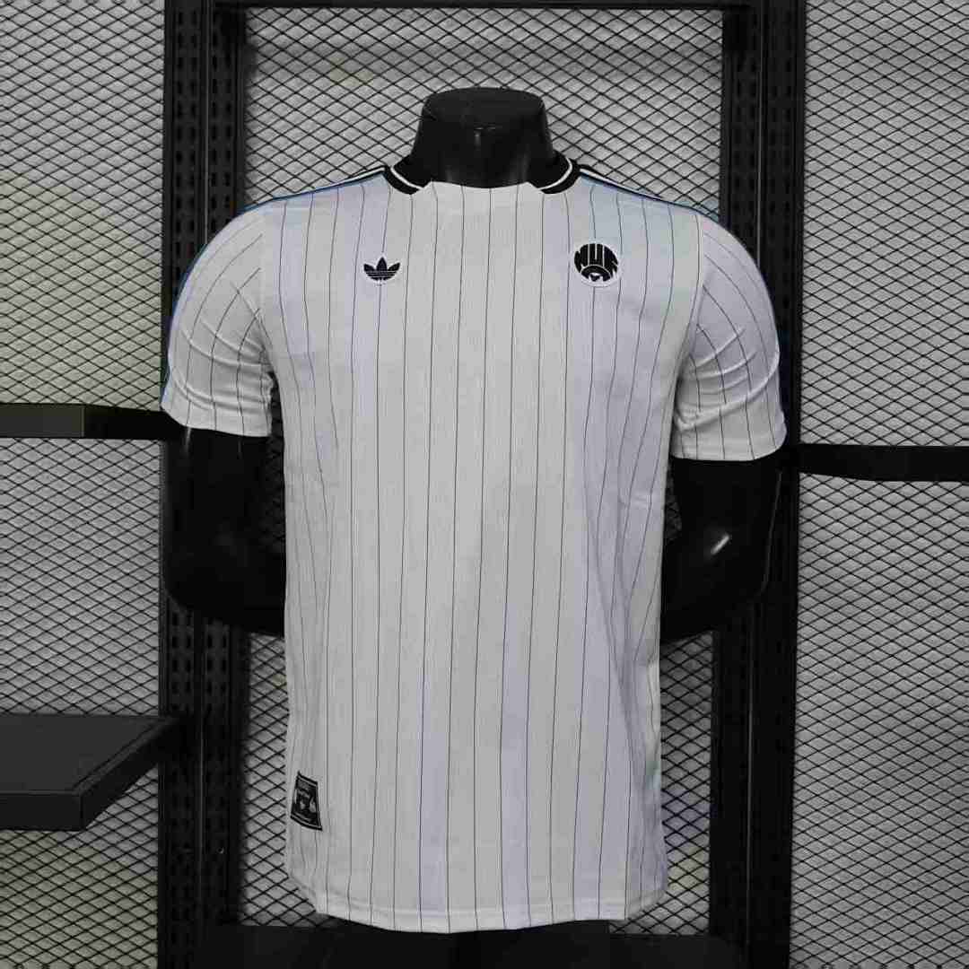 Newcastle United Jersey — photo 1