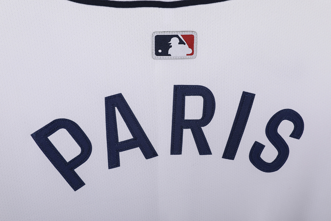 Paris Saint-Germain Retro Shirt 2025 — photo 2