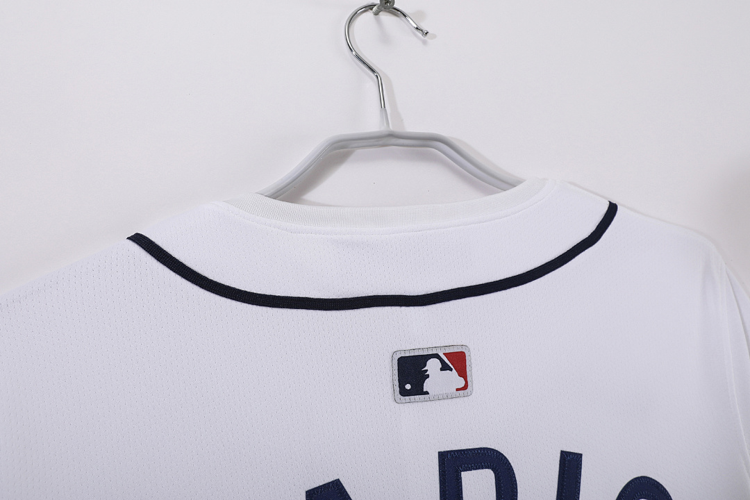 Paris Saint-Germain Retro Shirt 2025 — photo 3