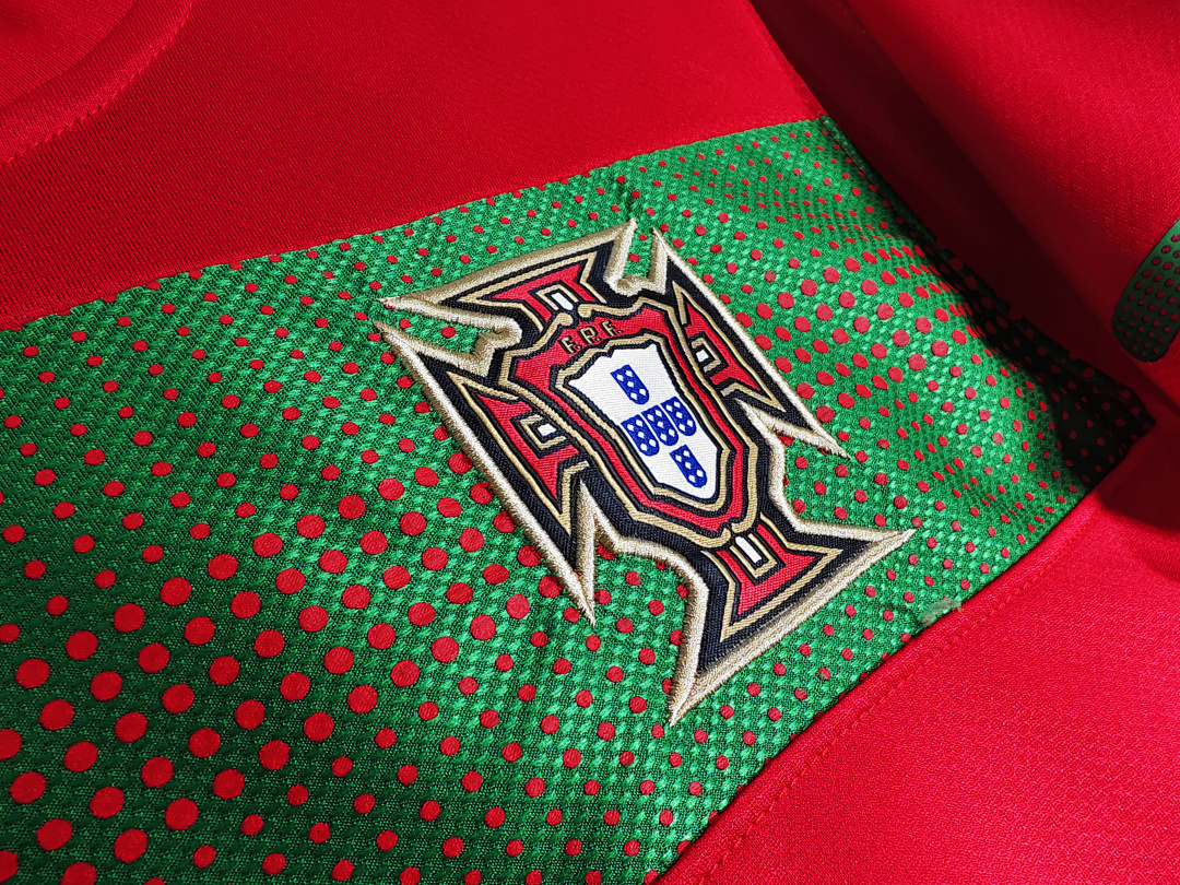 Portugal Retro Shirt 2010 Home — photo 2