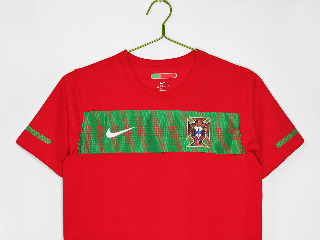 Portugal Retro Shirt 2010 Home — photo 4