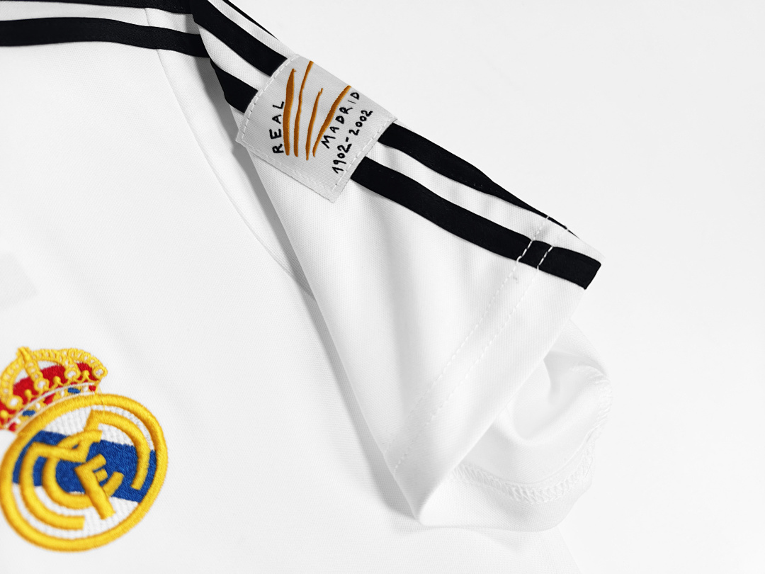 Real Madrid Retro Shirt 2002/03 Home — photo 2
