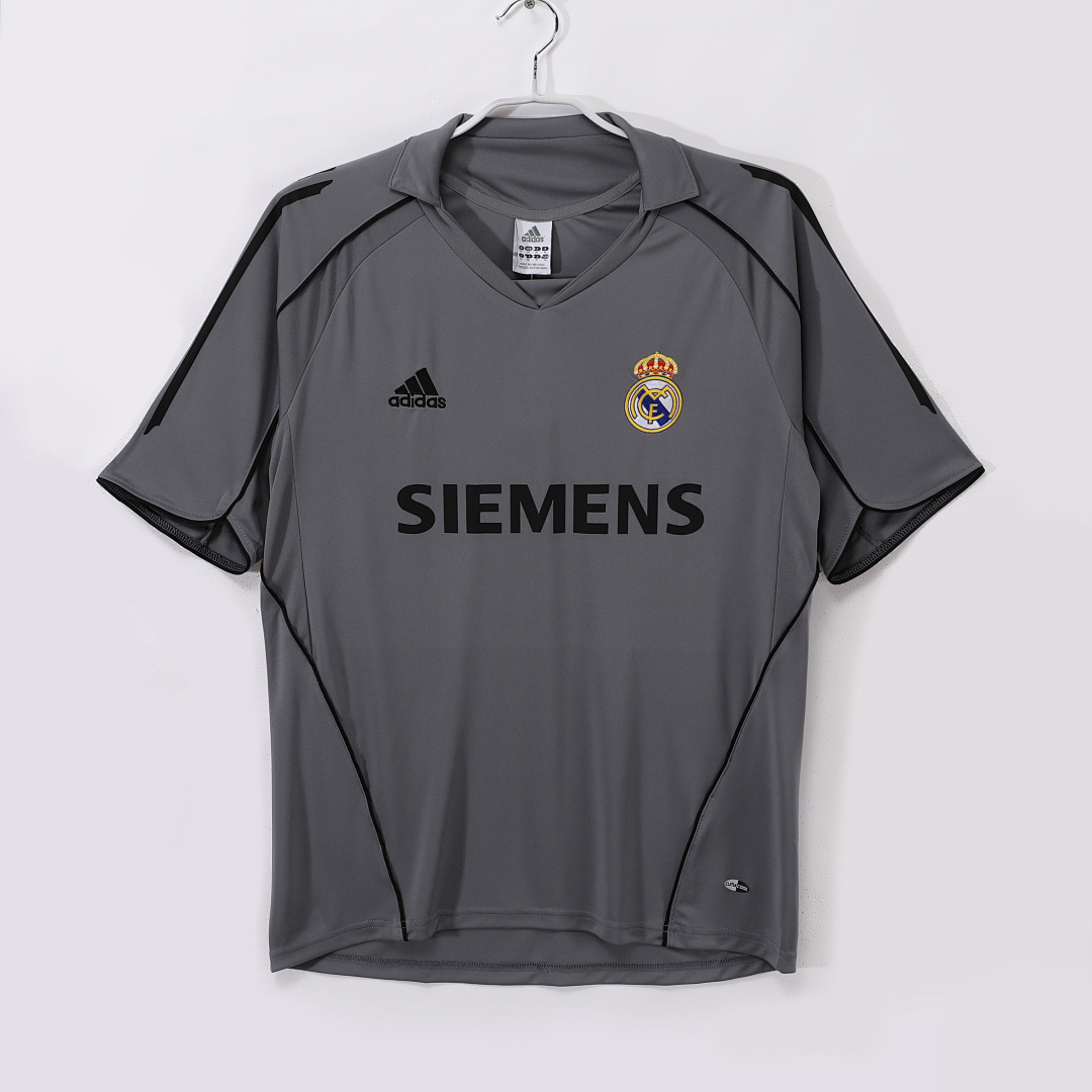 Real Madrid Retro Shirt 2005/06 Third — photo 1