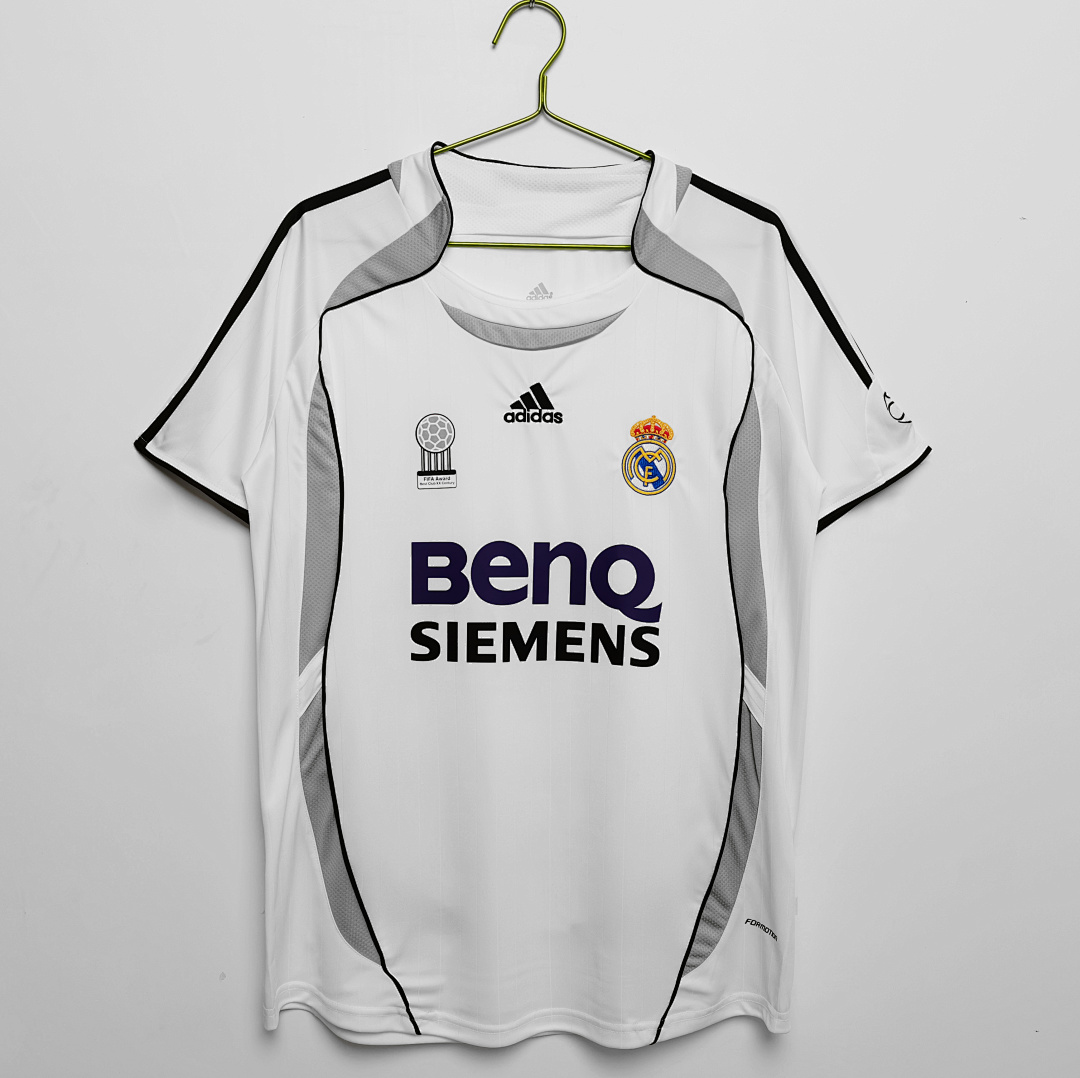 Real Madrid Retro Shirt 2006/07 Home — photo 1