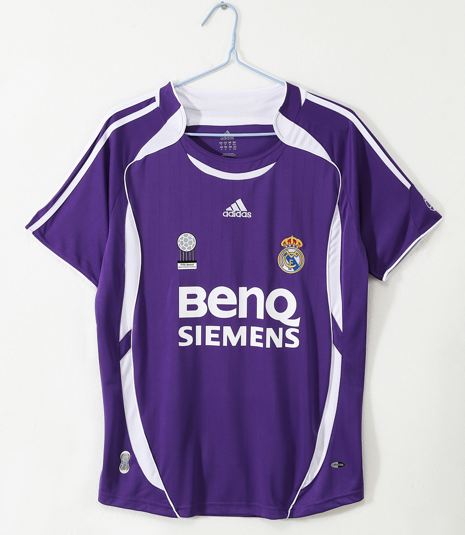 Real Madrid Retro Shirt 2006/07 — photo 1