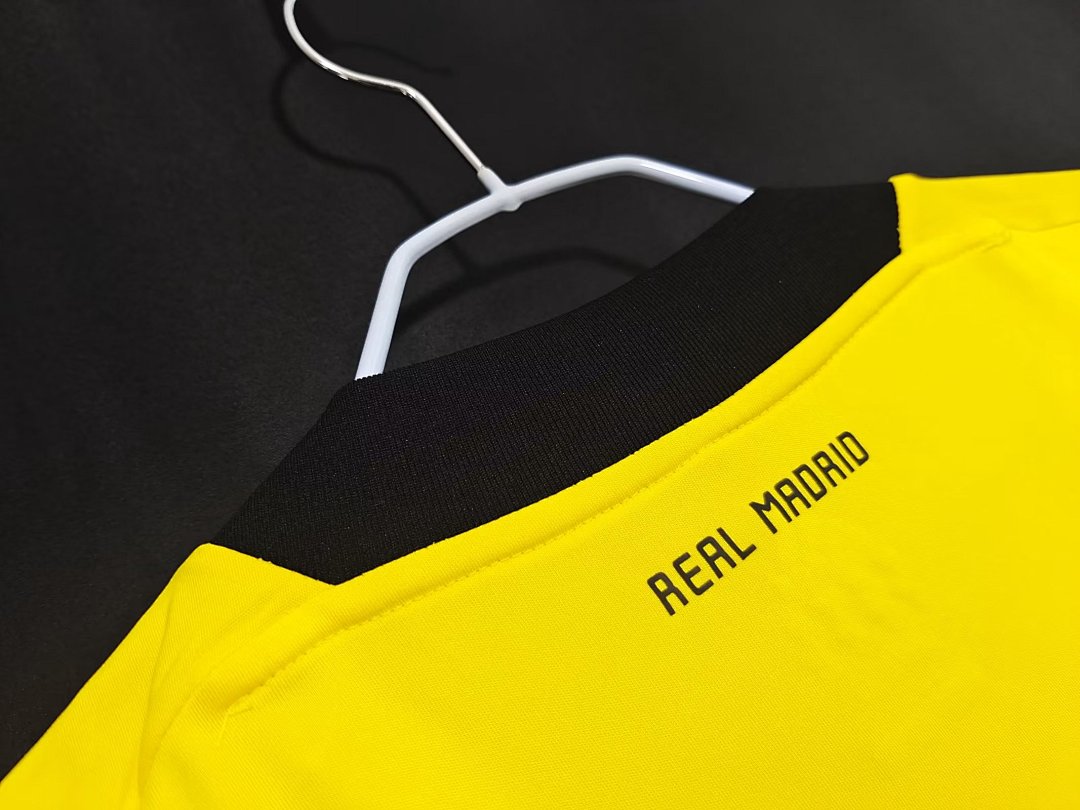 Real Madrid Retro Shirt 2011/12 Goalkeeper — photo 3